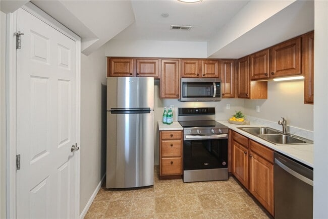 Building Photo - 30 Stonewall Creek Ct