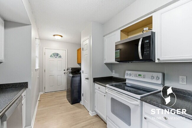 Building Photo - 12 Robin Way