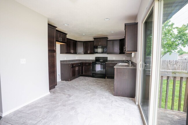 Building Photo - 3 bed home with NEW FLOORING AND FULLY FEN...