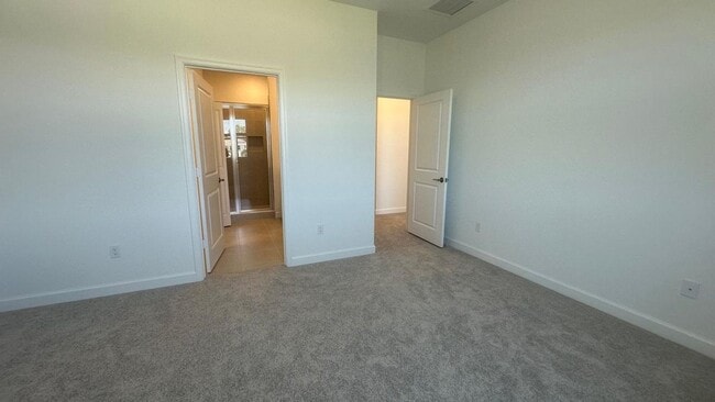 Building Photo - 553 Rivergrass St