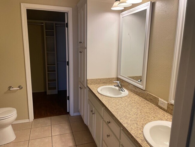 Building Photo - Stunning home in Tradewinds