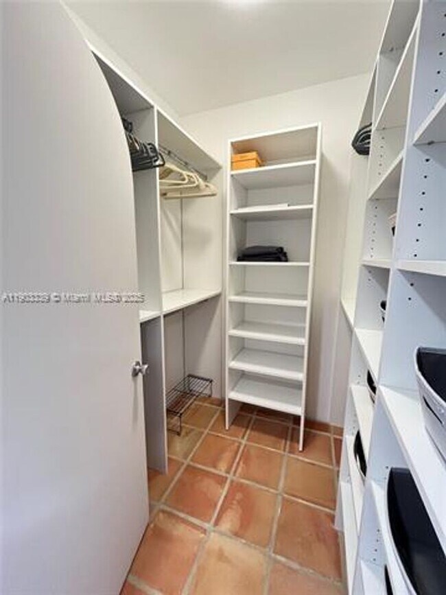 Building Photo - 4000 Island Blvd