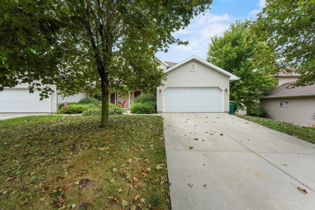 Building Photo - 612-614 Meadow View Rd