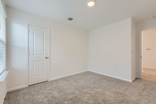 Building Photo - 2429 Hackamore Dr