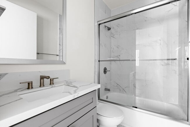 Building Photo - A beautifully designed and renovated 4 bed...