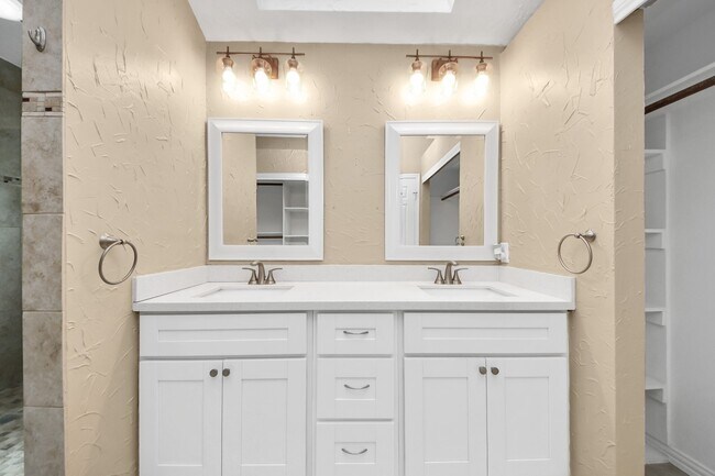 Building Photo - 3834 Carya Cir