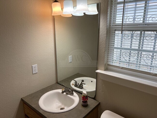 Building Photo - 3504 Warfield Dr