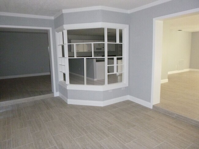 Building Photo - Very Nice Large 4/3/2 Home in Paar Estates