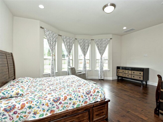 Building Photo - 9703 Bayshore Bend