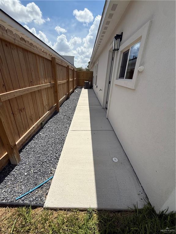 Building Photo - 2113 Elsham Ave