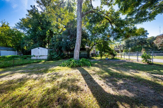 Building Photo - 1602 Wambolt St