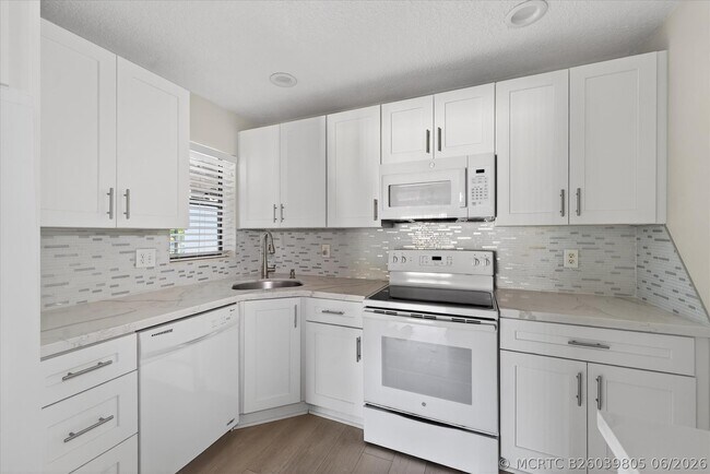 Building Photo - 4467 Carambola Cir S