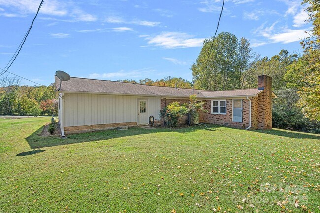 Building Photo - 540 Hoover Rd