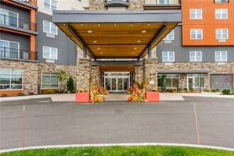 Building Photo - 205 Lakeshore Dr