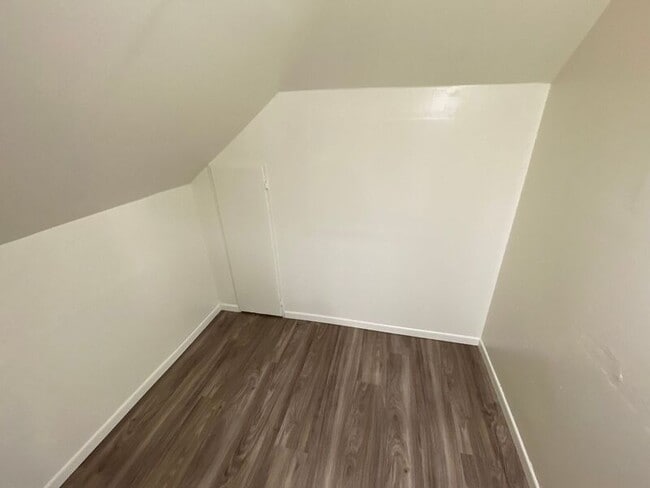 Building Photo - 635 Thompson Ave NE