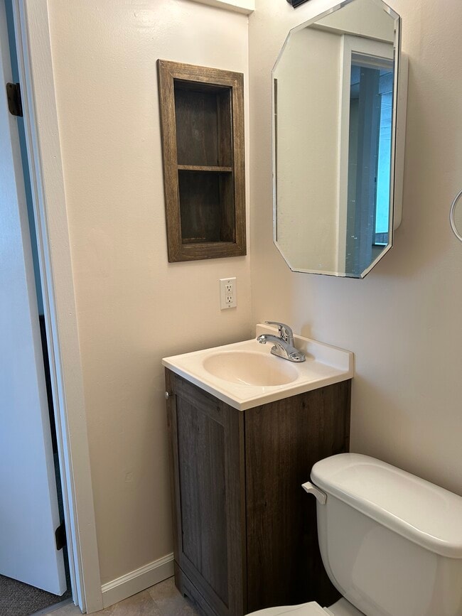 Building Photo - 108 S Main St