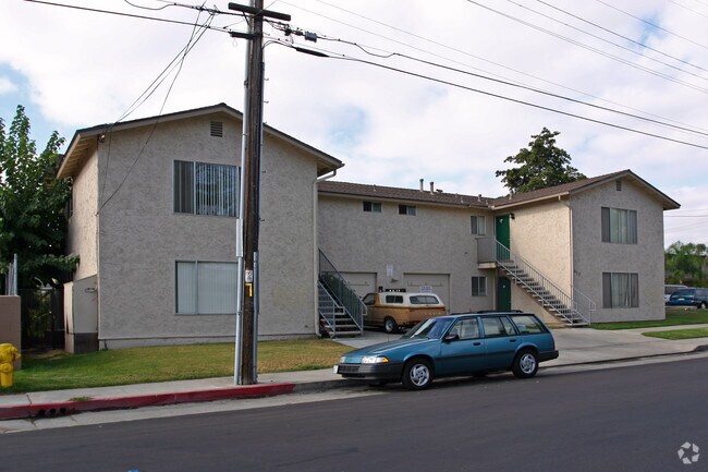 Building Photo - Chamberlain Apartments