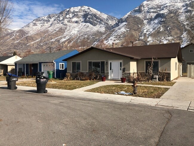 Building Photo - MUST SEE! Beautiful 4 Bedroom/3 Bathroom Home--Near BYU and Peaks Ice Arena