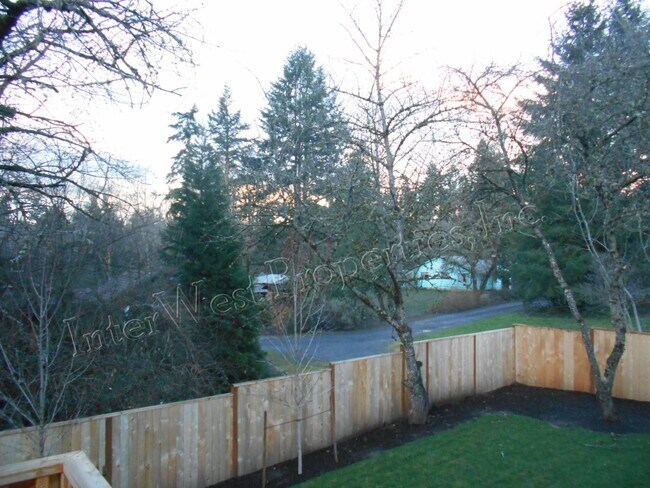 Building Photo - 3+ BED 2.5BA TIGARD HOME WITH DEN, SOAKER ...
