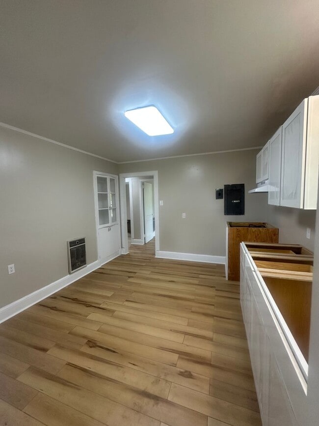 Building Photo - 2 Bed/1 Bath House
