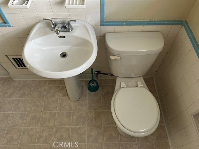 Building Photo - 1365 Masselin Ave