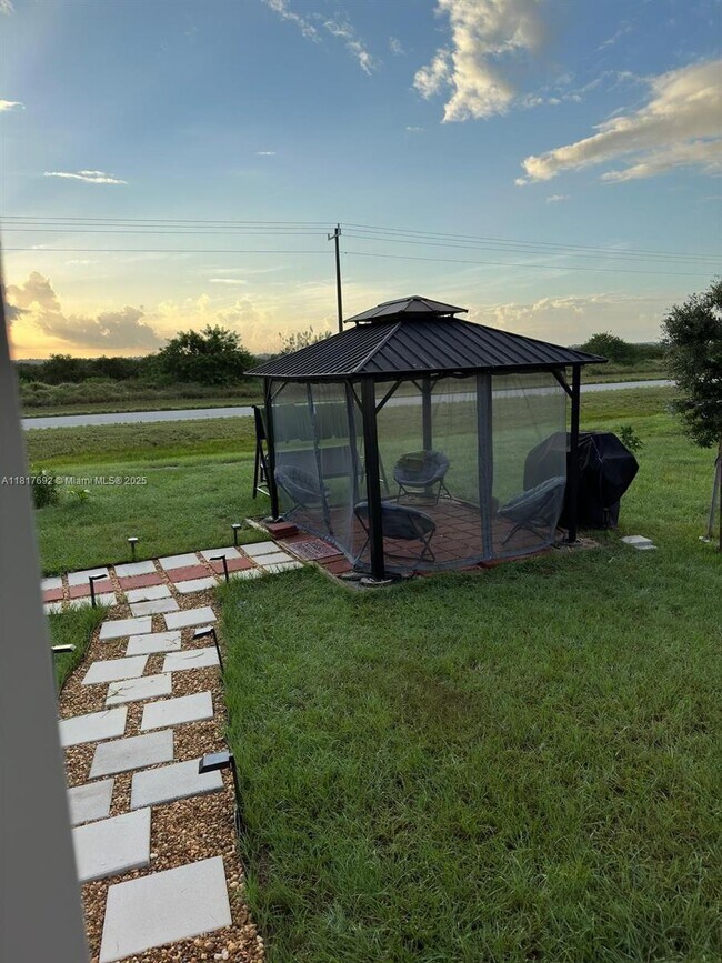 Building Photo - 150 Plantation Dr