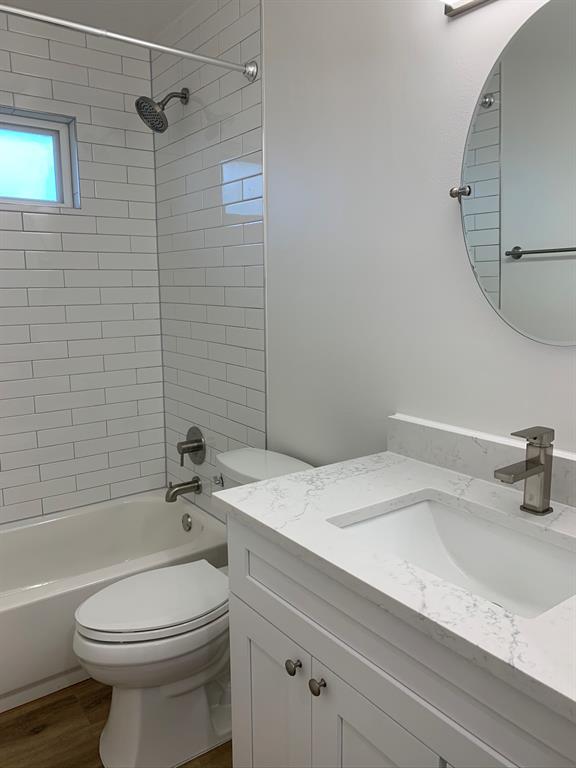 Building Photo - 1400 Kamar Dr