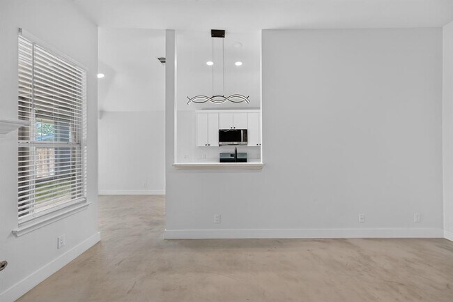 Building Photo - 14511 Oliphant St