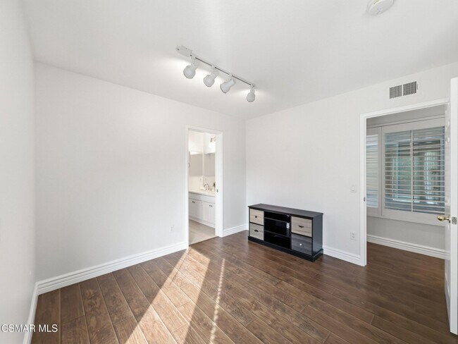 Building Photo - 1698 Ramona Dr