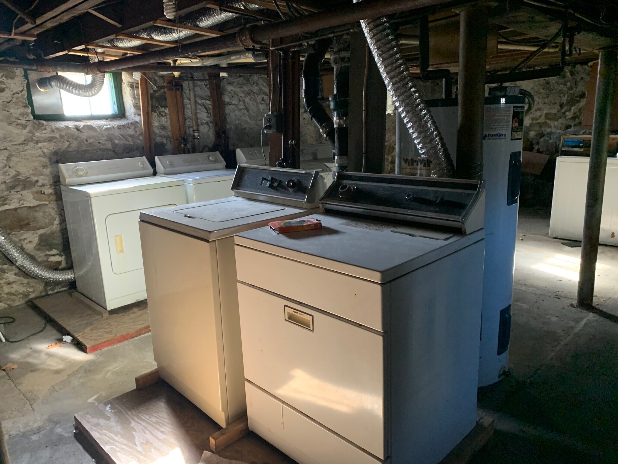 Building Photo - 468 Massasoit Rd