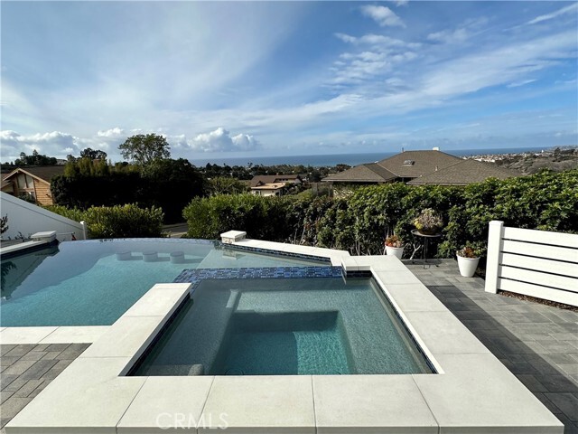 Building Photo - 946 Avenida Presidio