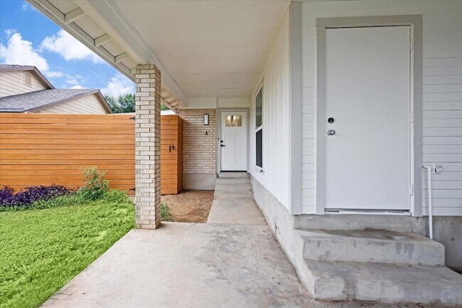 Building Photo - 3609 Leafield Dr