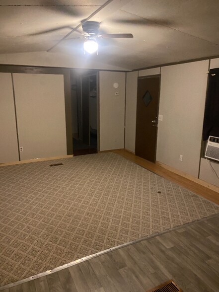 Building Photo - 205 Lick Creek Rd