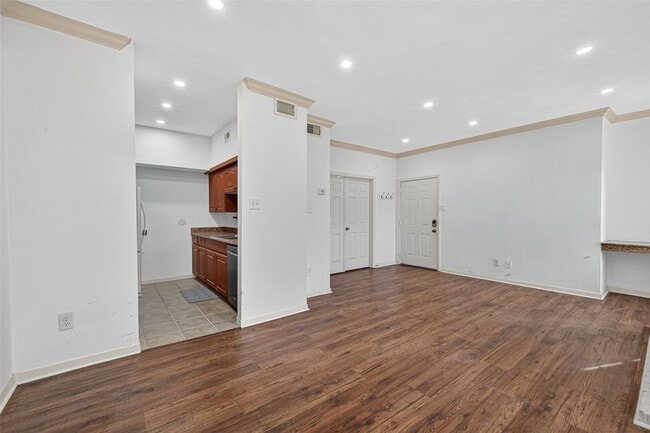 Building Photo - 4041 Drake St