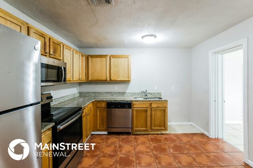 Building Photo - 1585 E Breezy Ln
