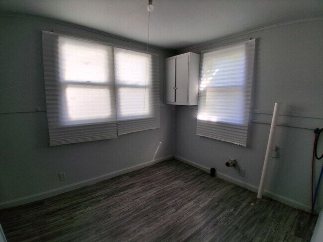 Building Photo - 501 Bowman-N