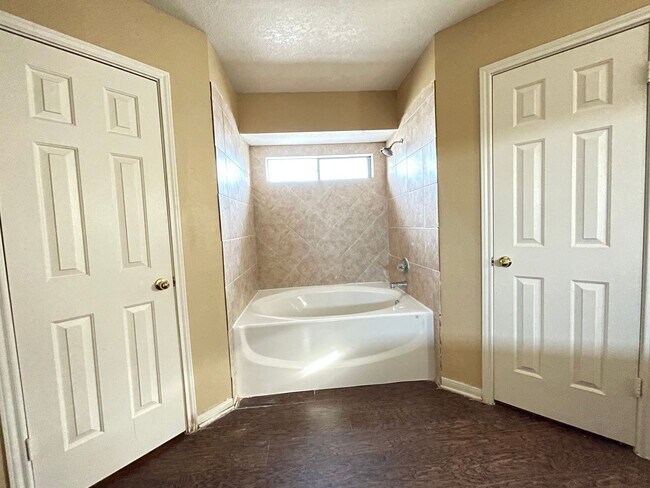 Building Photo - 4904 James Loop