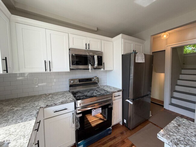 Building Photo - 271 Elm St