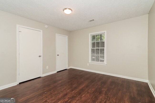 Building Photo - 500 Laurel Dr