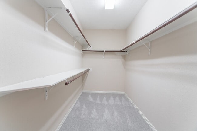 Building Photo - 9402 Empress Crossing Dr