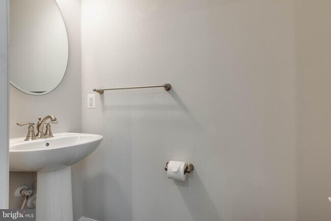 Building Photo - 3004 Cornfield Ave