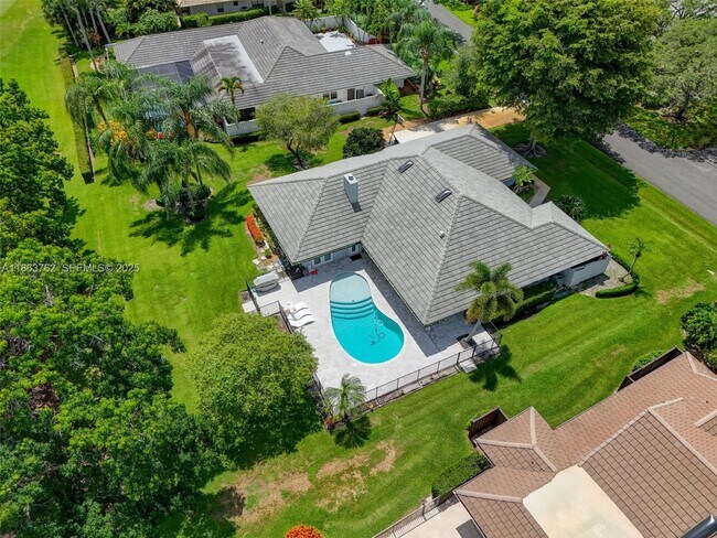 Building Photo - 15 Balfour Rd E