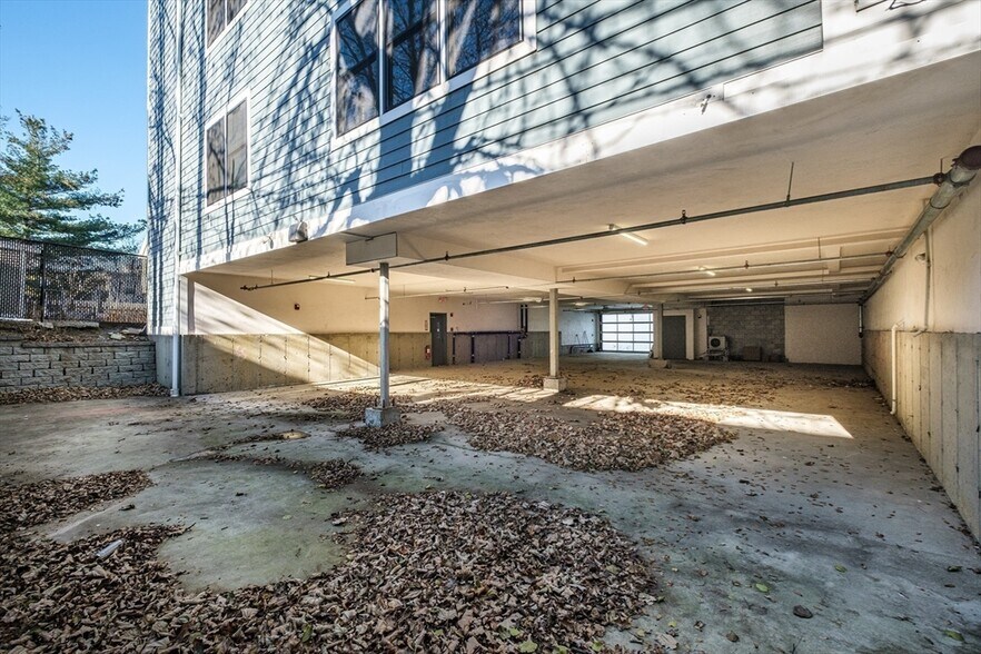 Building Photo - 131 Addison St