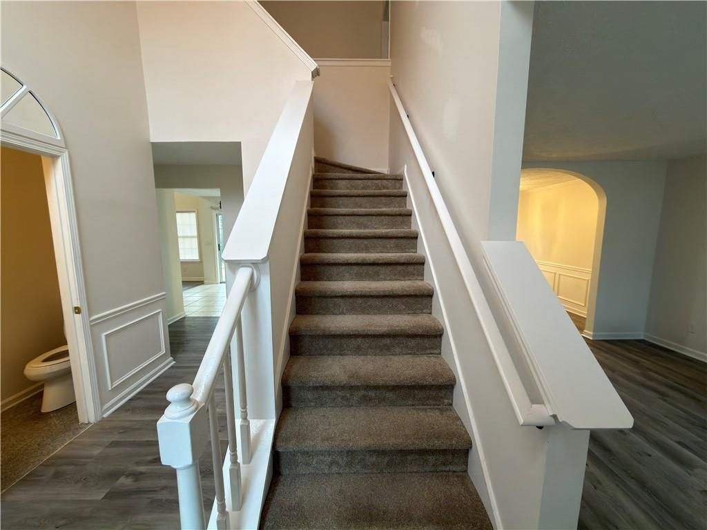 Building Photo - 620 Manor Glen Dr