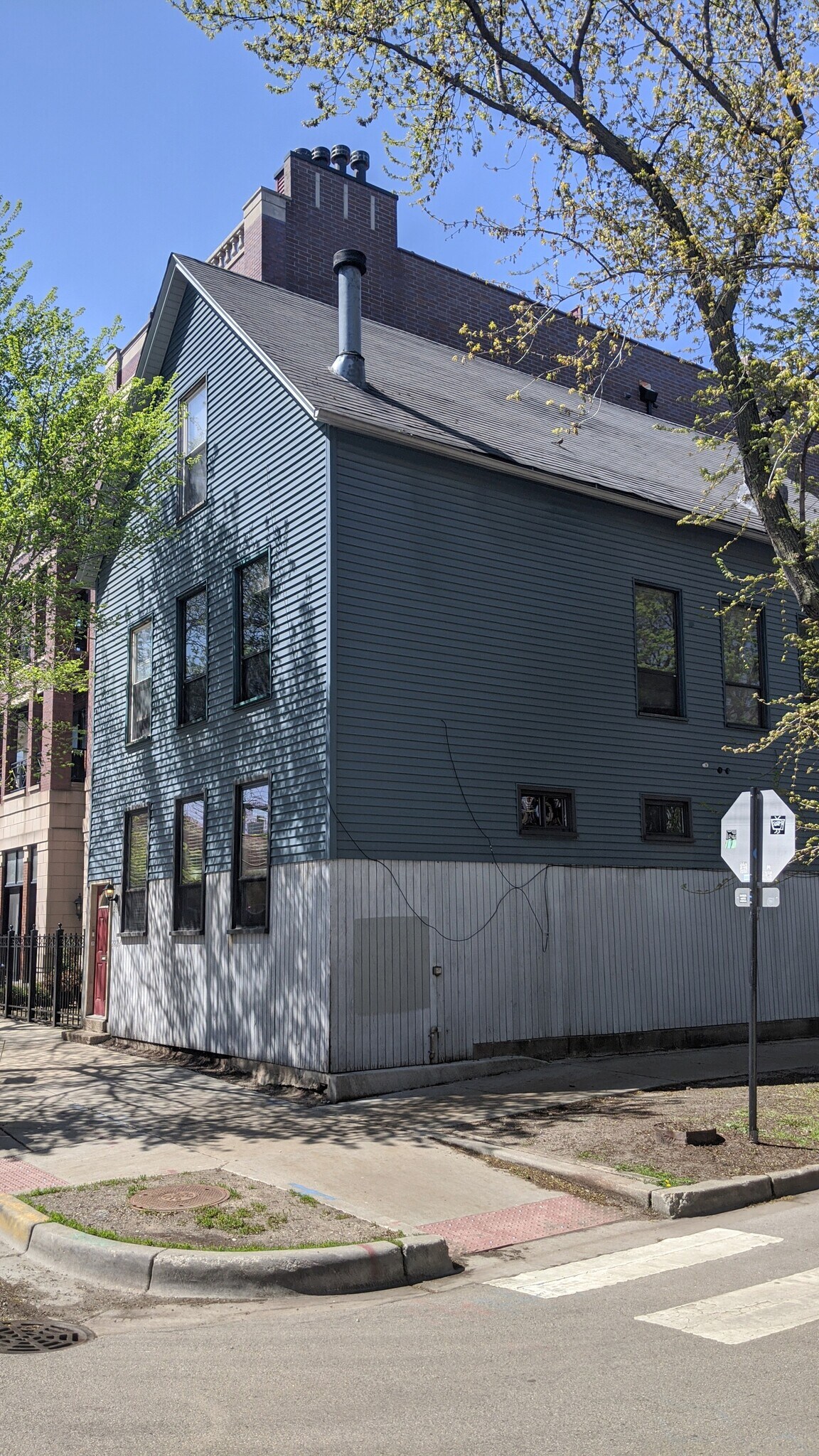 Building Photo - 2825 N Sheffield Ave