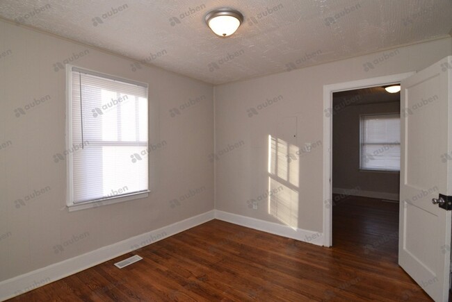 Building Photo - Section 8 OK!!! All Electric 3 Bed/2 Bath