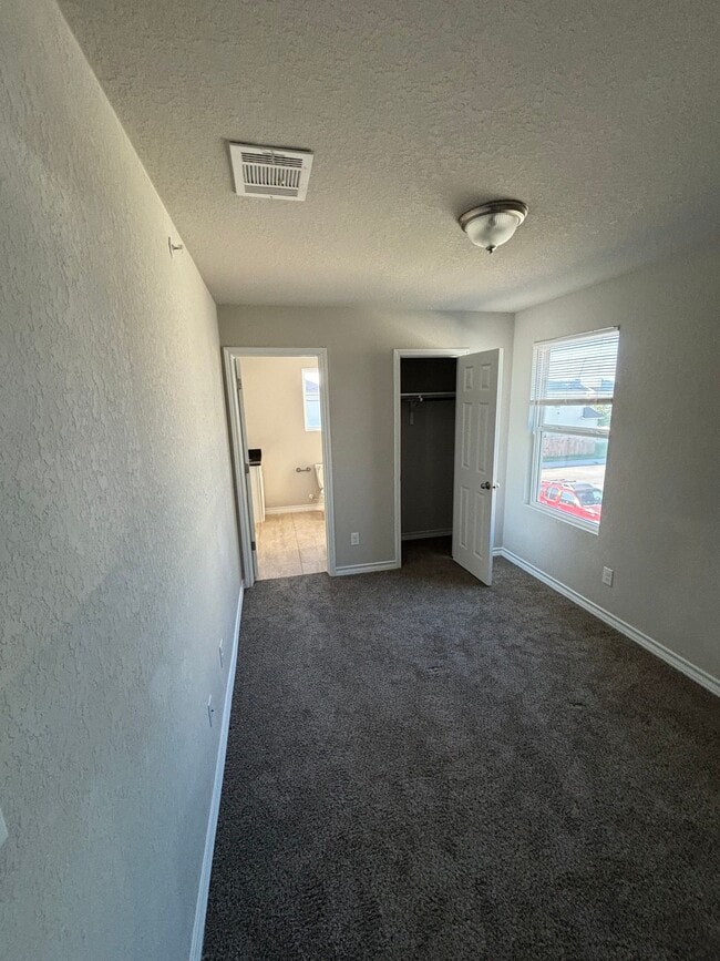 Building Photo - Your Perfect Townhome in NE San Antonio!
