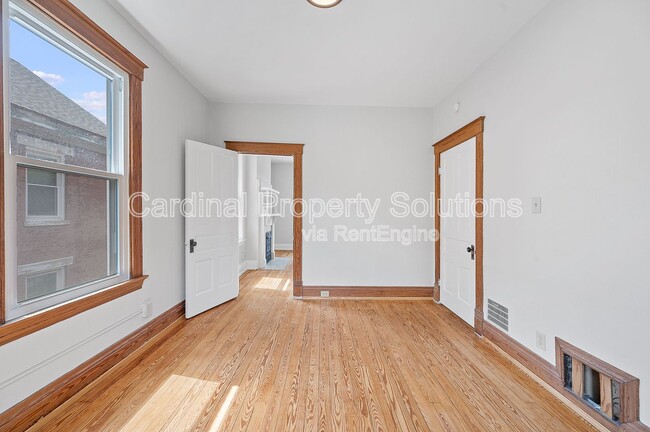 Building Photo - 3158 Montana Ave