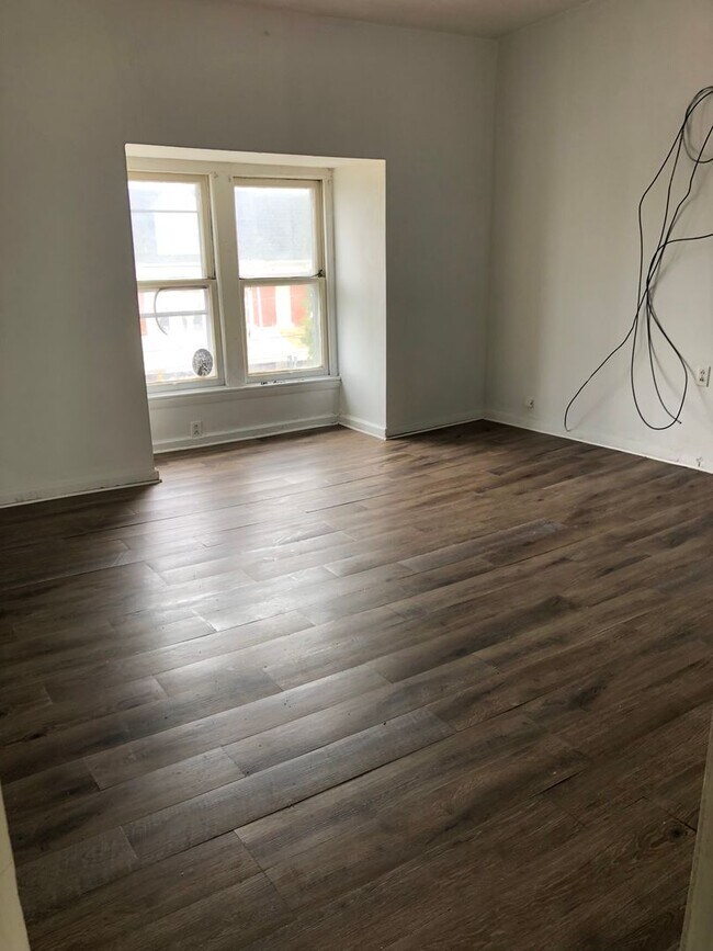 Building Photo - 808 W King St