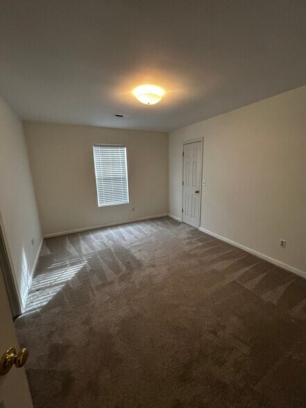 Building Photo - 553 Memorial Drive Ext